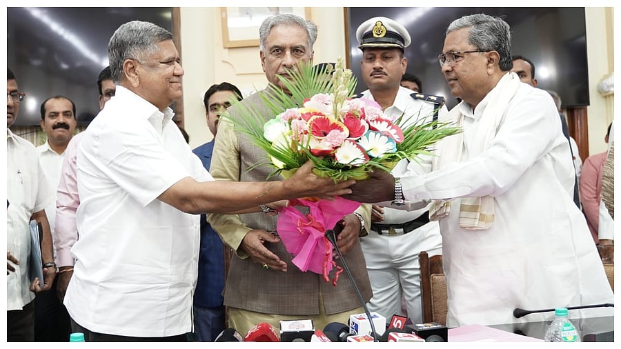 CM Siddaramaiah greet newly elected Karnataka Legislative Council member Jagadish Shettar on the 1st day of the Karnataka Assembly and Council Session, in Bengaluru, Monday, July 3, 2023. Credit: Twitter/@CMofKarnataka