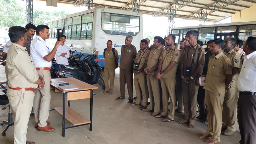In addition to the drivers and conductors, the traffic police are also addressing the maintenance personnel.  Credit: Special Arrangement