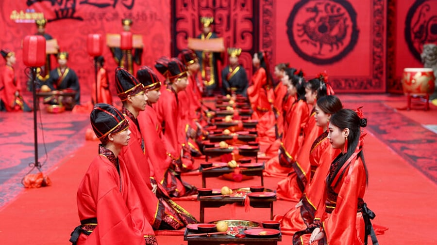 Couples attend a group wedding ceremony in traditional Han Dynasty style as they celebrate Qixi festival, or Chinese Valentine's Day, in Hengyang, Hunan province, China August 28, 2017. Credit: Reuters via Stringer
