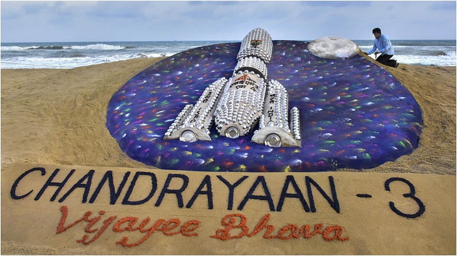 Puri: Artist Sudarsan Pattnaik creates a sand art to wish good luck to ISRO scientists ahead of ISRO's Chandrayaan-3 mission, in Puri, Thursday, July 13, 2023. Credit: PTI Photo