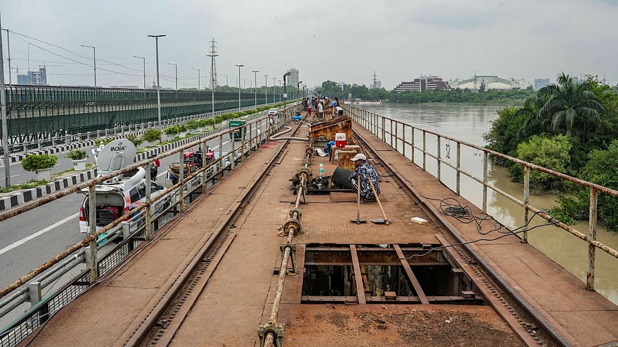 Indian Army engineering regiment officials work to open the Yamuna bridge gate, at ITO in New Delhi, Saturday, July 15, 2023. Credit: PTI Photo