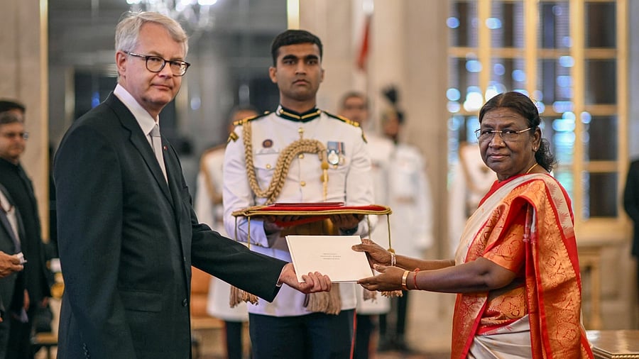 President Droupadi Murmu accepts credentials from the Ambassador of the Republic of Finland Kimmo Lahdevirta, at Rashtrapati Bhavan, in New Delhi, Wednesday, July 19, 2023. Credit: PTI Photo
