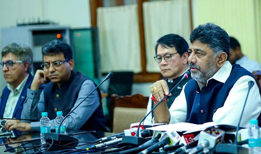 The Brand Bangalore Development Partnership Agreement MoU was signed between BBMP Commissioner Tushar Girinath and Canada-based Word Design Organization WDO President David Kusuma, in the presence of DCM DK Shivakumar at Vidhansouda on Monday. BDA President Rakesh Singh and others were present, at conference hall, Vidhana Soudha, in Bengaluru on Monday. DCM Media Photo