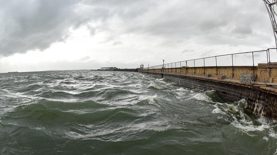 The water level in Krishnaraja Sagar (KRS) reservoir on Tuesday touched 100 feet as against its capacity of 124.80 feet.  Credit: DH File Photo