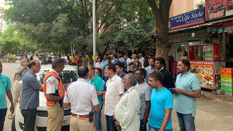 Kasturinagar residents walk to reclaim footpaths. Credit: DH Photo