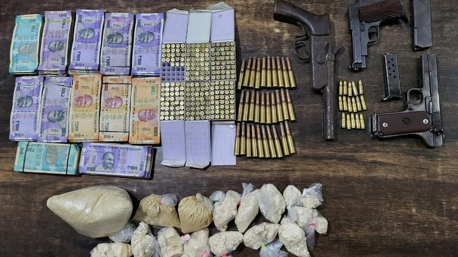 Two main operatives were arrested with 1.2 Kg Heroin, 3 pistols, 260 live cartridges and Rs. 1.4 lakh drug money. Credit: Twitter/@DGPPunjabPolice