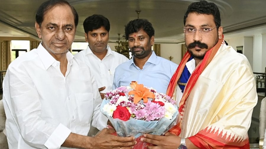 Bhim Army chief Chandrashekhar Azad (right) and Telangana Chief Minister K Chandrasekhar Rao (left). Credit: X/@balkasumantrs