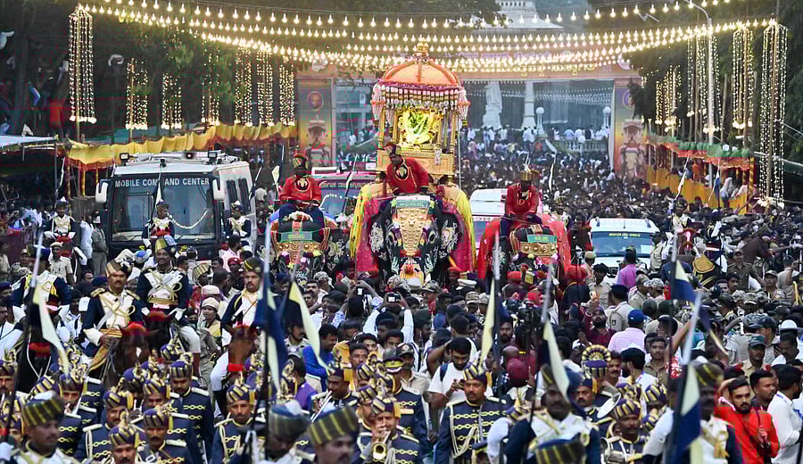 <div class="paragraphs"><p>Elephant Abhimanyu takes out the golden howdah in the Jamboo Savari procession as part of Mysuru Dasara, on October 5, 2022. </p></div>
