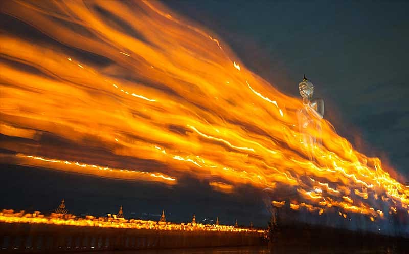 Buddhists carry candles as they pray during the Vesak Day, an annual celebration of Buddha's birth, enlightenment and death, at a temple in Chonburi province, Thailand, May 29, 2018. Picture taken with long time exposure. Reuters. 