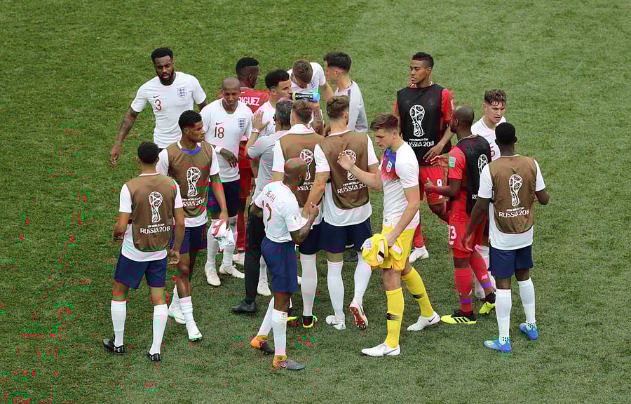 Soccer Football - World Cup - Group G - England vs Panama - Nizhny Novgorod Stadium, Nizhny Novgorod, Russia - June 24, 2018 England and Panama players shake hands after the match REUTERS