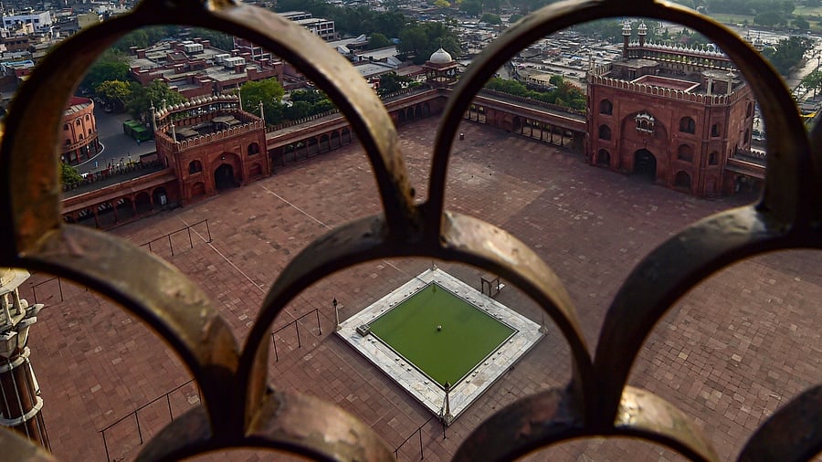 Jama Masjid wears a deserted look on the occassion of Eid al-Fitr