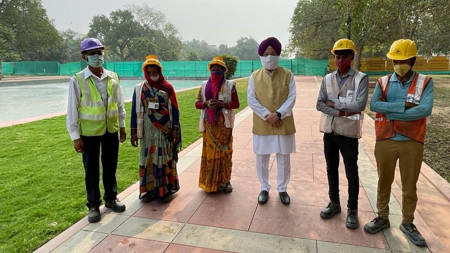  Hardeep Singh Puri visits Central Vista Avenue, New Parliament; takes stock of progress