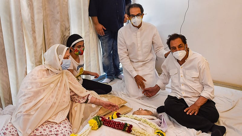 Dilip Kumar death: Celebs visit the legend's residence to pay their ...
