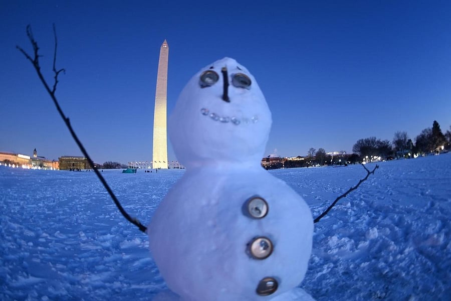 A winter storm hammered the US capital and other parts of the mid-Atlantic, with official forecasts of five to 10 inches (12.7 to 25.4 centimeters) of snow in Washington. Credit: AFP Photo