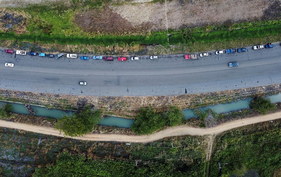 A line of cars waiting to refuel is seen in the hometown of late Venezuelan President Hugo Chávez, a day before the state of Barinas holds a re-run of the gubernatorial election. Credit: Reuters Photo