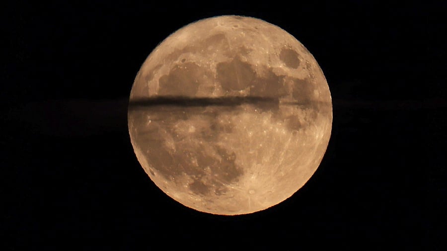 Breathtaking photos of the last supermoon of 2022