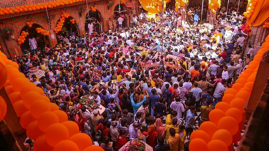 <div class="paragraphs"><p>Devotees arrive to pay obesiance to Lord Bankey Bihari on the occasion of 'Janmashtami', at the Shri Bankey Bihari temple, in Vrindavan. </p></div>
