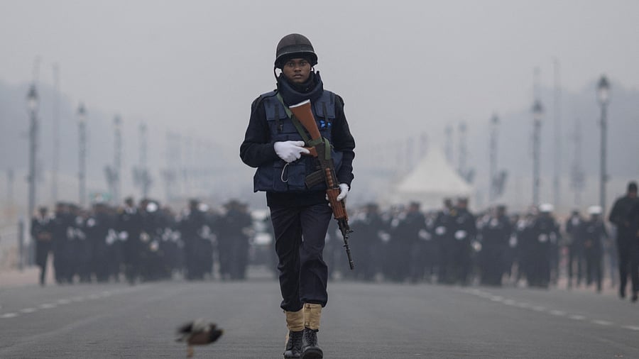 Republic Day 2023: Soldiers rehearse amid dense fog in Delhi