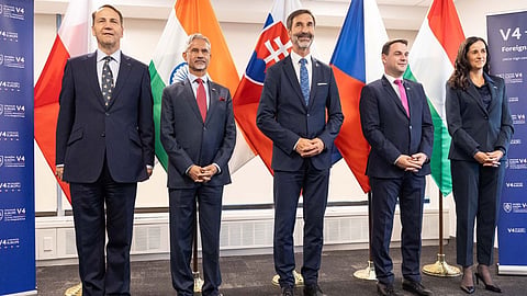 Alt="India and V4 FM Meeting"