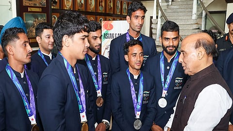 Alt="Rajnath Singh meets Athletes of Defence Forces"