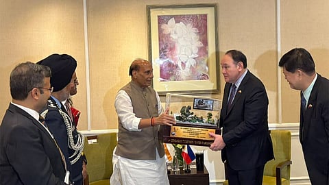 Alt="Defence Minister Rajnath Singh gifts Replica of Combat Medical Care Simulator to Gilberto C Teodoro Jr, Philippine Secretary of National Defence"