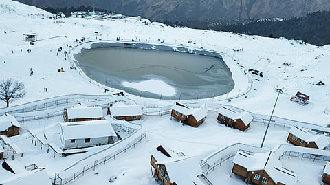 With fresh snowfall adorning Uttarakhand's Auli, it's the perfect time for a dreamy getaway!