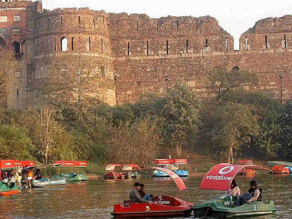 Boat ride and history tour Purana Qila