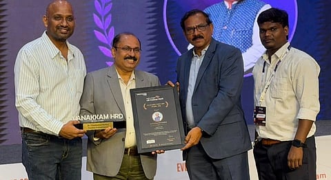 Chckochen Mathai being honoured with Franchising Visionary award at Chennai HR Conclave