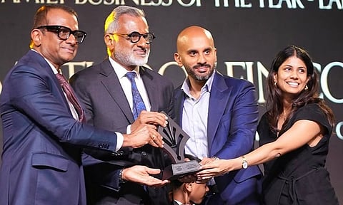 Muthoot Fincorp Joint Managing Director Thomas George Muthoot, Chairman and Managing Director Thomas John Muthoot, Muthoot Microfin Executive Director Thomas Muthoot John and Muthoot Housing Finance Executive Director Susanna Muthoot receive the Family Business of the Year – Large award.
