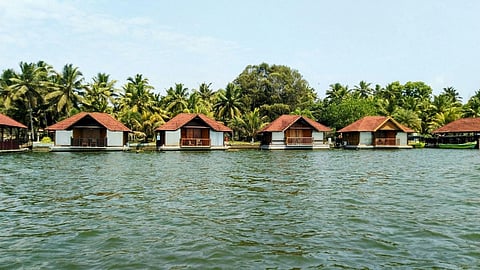 Cottages next to the backwater in Kerala, signifying Kerala's potential for land development 
