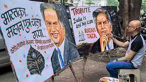 An artist in Mumbai pay tribute to Ratan Tata on Thursday. Image: PTI via livemint.com