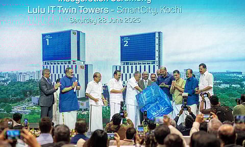 Chief minister inagurating lulu IT twin tower