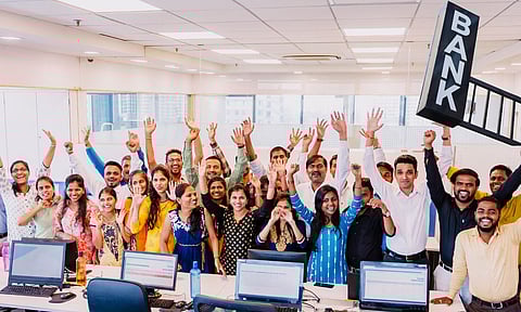 പൊതുമേഖല ബാങ്കുകളില്‍ കാലിയായി കിടക്കുന്നത് 33,000 സീറ്റുകള്‍; വരുമാനം വാരിക്കൂട്ടുമ്പോഴും ജീവനക്കാര്‍ക്ക് അമിതഭാരം