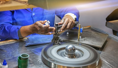 diamond cutting in factory