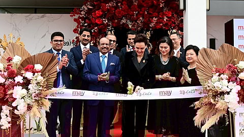 ലുലു ഗ്രൂപ്പിന്റെ പ്രാദേശിക ഓഫീസും ലോജിസ്റ്റിക്‌സ് ഹബ്ബും തായ്‌ലാന്‍ഡ് വാണിജ്യമന്ത്രി സുഫാജി സുതുമ്പുന്‍ ഉദ്ഘാടനം ചെയ്യുന്നു. എംഎ യൂസഫലി സമീപം.