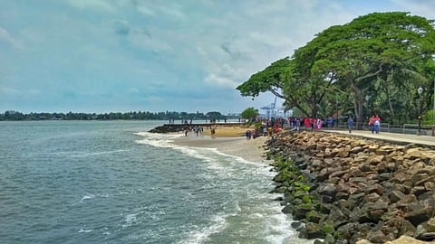 Fort Kochi seaside walkway 