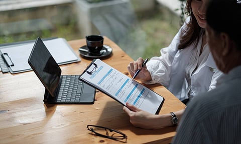 വായ്പാ ഉപഭോക്താക്കളെ പിഴിയണ്ട! ബാങ്കുകളുടെ തേര്‍ഡ് പാര്‍ട്ടി കച്ചവടത്തിന് കനത്ത പ്രഹരവുമായി ആര്‍ബിഐ, 
മിസ്-സെല്ലിംഗ് തെളിഞ്ഞാല്‍ 100% തുകയും തിരികെ നല്‍കണം
