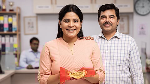 couples taking  gold loan