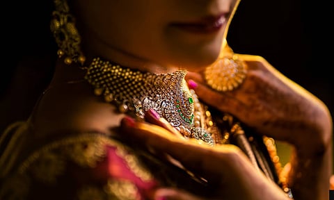 ഉച്ചയിറക്കം തുടര്‍ന്ന് സ്വര്‍ണം, നിലവില്‍ വില ഇങ്ങനെ, ഈ ആഴ്ച കാത്തിരുന്നവര്‍ക്ക് ലാഭം 6,880 രൂപ