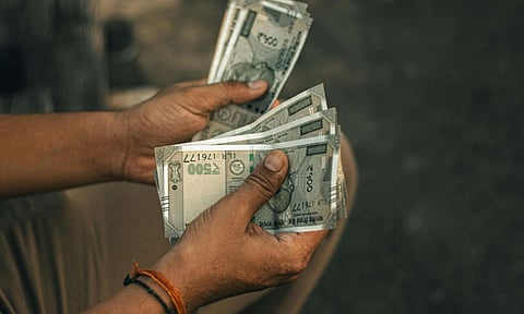 പണത്തിന് പിന്നാലെ ഓടണോ അതോ പണത്തെക്കൊണ്ട് പണിയെടുപ്പിക്കണോ? മിഡില്‍ ക്ലാസിന് ഇനിയും അറിയാത്ത 7 മണി സീക്രട്ട്‌സ്