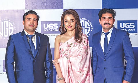 അജിത്ത് പാലാട്ട്, അഭിലാഷ് പാലാട്ട് എന്നിവര്‍ തൃഷ കൃഷ്ണനൊപ്പം
