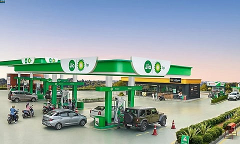 റിലയന്‍സ് പമ്പുകളില്‍ ഒറ്റത്തവണ ₹1,000 രൂപയ്ക്ക് മാത്രം ഇന്ധനം? അഭ്യൂഹങ്ങളില്‍ കമ്പനിയുടെ പ്രതികരണം ഇങ്ങനെ