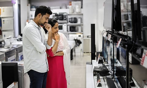 കീശ കാലിയായാലും വിട്ടുവീഴ്ചയില്ല! 'ഇഎംഐ' കെണിയില്‍ ഇലക്ട്രോണിക്‌സ് വാങ്ങിക്കൂട്ടി ഇന്ത്യക്കാര്‍; ലോണ്‍ കുടിശിക ₹1.19 ലക്ഷം കോടിയില്‍!