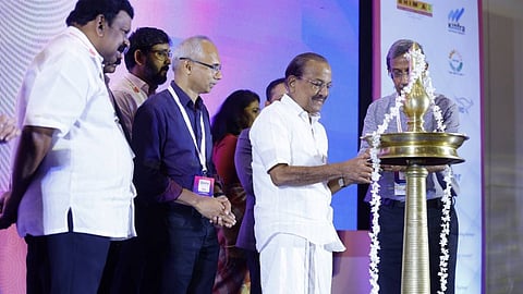 ധനം ഗ്രോത്ത് സമ്മിറ്റ് 2026 വ്യവസായ മന്ത്രി. പി.കെ കുഞ്ഞാലിക്കുട്ടി ഉദ്ഘാടനം ചെയ്യുന്നു.
