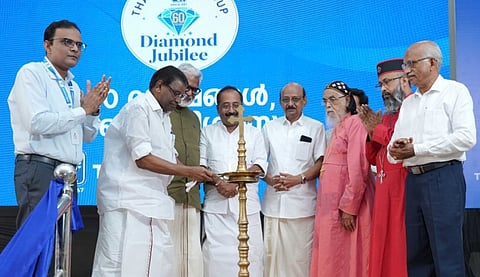 താഴയില്‍ ഗ്രൂപ്പിന്റെ ഡയമണ്ട് ജൂബിലി ആഘോഷവും ഗാന്ധി സ്മൃതിയും സ്പീക്കര്‍ തിരുവഞ്ചൂര്‍ രാധാകൃഷ്ണന്‍ ഉദ്ഘാടനം ചെയ്യുന്നു. താഴയില്‍ ഗ്രൂപ്പ് മാനേജിംഗ് ഡയറക്ടര്‍ ജിനോയ് ജോണ്‍, ചലച്ചിത്ര സംവിധായകന്‍ ബ്ലസി, വര്‍ഗീസ് മാമ്മന്‍ എംഎല്‍എ, താഴയില്‍ ഗ്രൂപ്പ് ചെയര്‍മാന്‍ ഡോ. തോമസ് ജോണ്‍, കുര്യാക്കോസ് മാര്‍ ക്ലീമിസ് വലിയ മെത്രോപ്പോലീത്ത, ഡോ. മാത്യൂസ് മാര്‍ സില്‍വാനസ്, താഴയില്‍ ഗ്രൂപ്പ് ഡയറക്ടര്‍ പ്രഫ. കോശി തോമസ് എന്നിവര്‍ സമീപം.