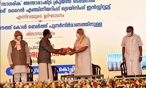 കൊച്ചിയില്‍ വിവിധ പദ്ധതികളുടെ ശിലാസ്ഥാപനവും  ഉദ്ഘാടനവും നിര്‍വഹിച്ച് പ്രധാനമന്ത്രി മോദി