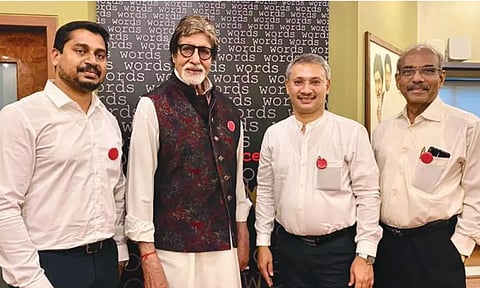 വി കെ സി ബ്രാൻഡ് അംബാസിഡറായ അമിതാഭ് ബച്ചൻ വി കെ സി ഗ്രൂപ്പ് മാനേജിംഗ് ഡയറക്ടർ വി കെ സി റസാഖ്, ഡയറക്റ്റർമാരായ  വി റഫീഖ്, വേണുഗോപാൽ എന്നിവർക്കൊപ്പം