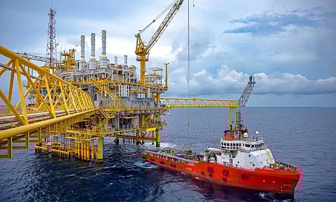 റഷ്യയ്ക്കുമേലുള്ള വിലക്ക് അവസരമാക്കി ഇന്ത്യ,  റഷ്യന്‍ എണ്ണ ഇറക്കുമതിയില്‍ 50 മടങ്ങ് വര്‍ധന