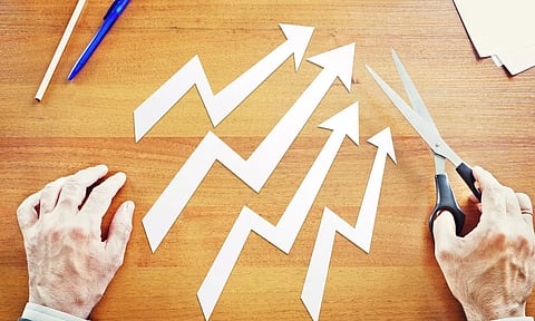 അടുത്ത സാമ്പത്തിക വര്‍ഷത്തെ വളര്‍ച്ചാ പ്രവചനം വെട്ടിക്കുറച്ച് ഫിച്ച്