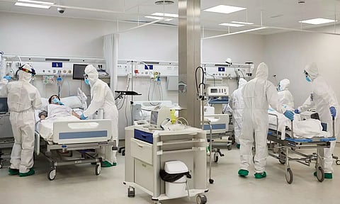 കോവിഡ് ഉണ്ടെന്ന് മറന്ന് പോകല്ലേ! രാജ്യത്ത് കേസുകള്‍ രണ്ടാഴ്ചയില്‍ ഇരട്ടിയായി